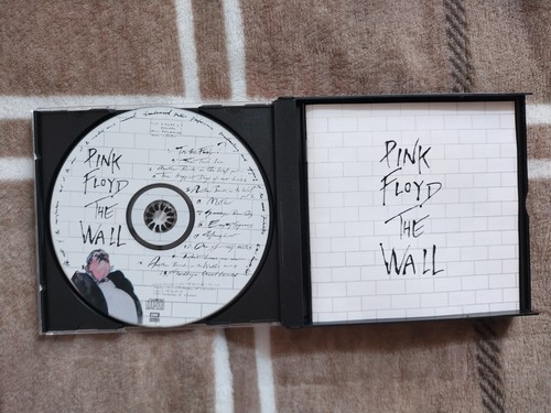 Pink floyd the wall 2 - pink,